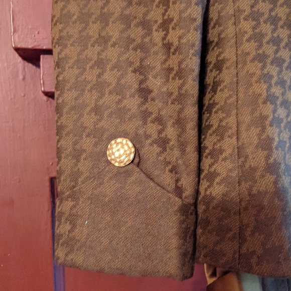 Stunning 80s Nipon skirt suit w/matching satin blouse - Picture 6 of 16